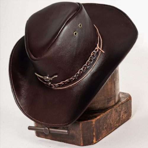 کلاه تمام چرمی وسترن دارای آرم بوفالو و بند دست بافت،و تهویه هوا